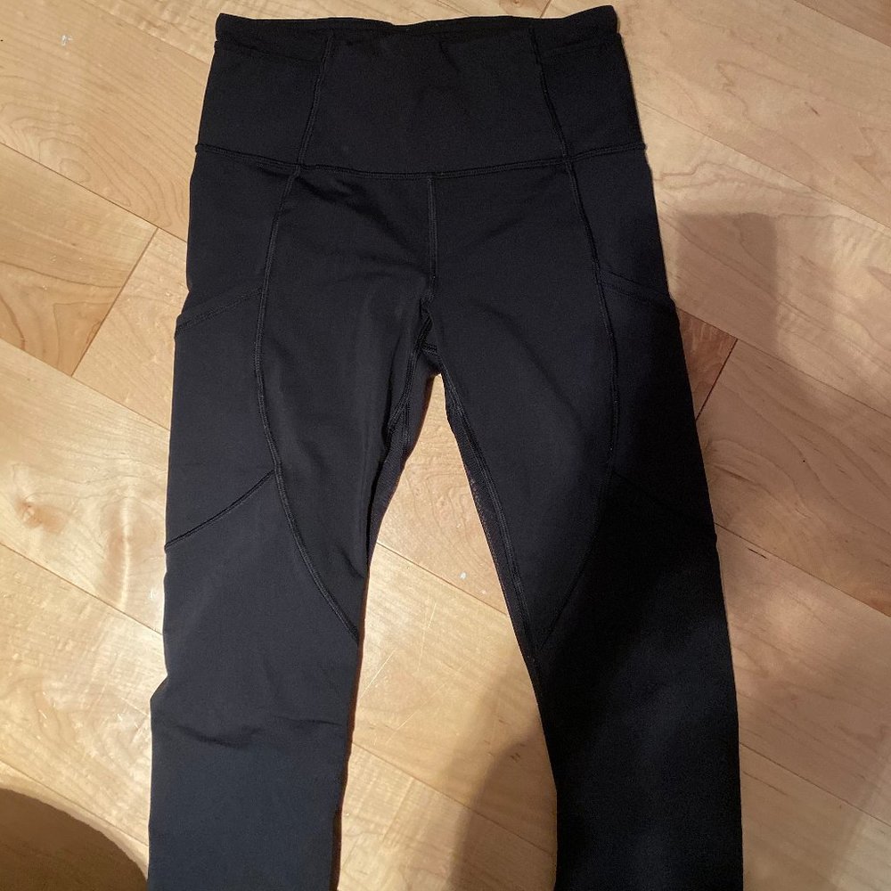 Lululemon Pace Rival Mid-Rise Crop 22”